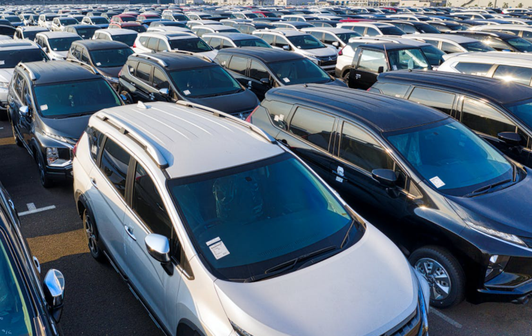 lots of cars parked in an area.
