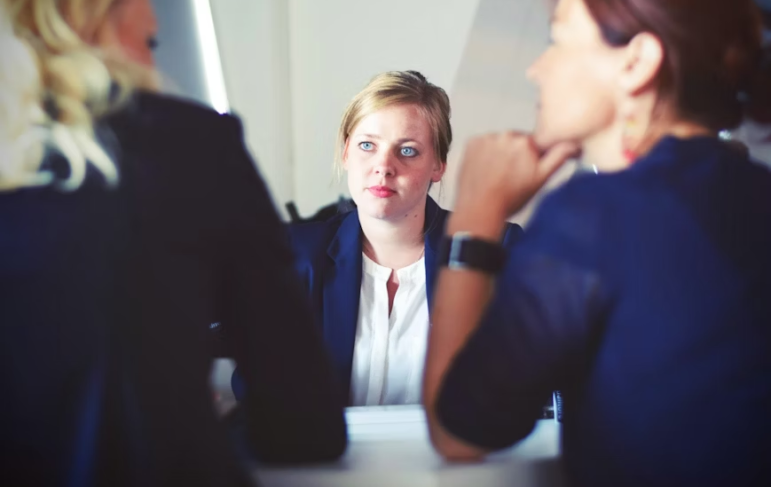 3 women in a meeting