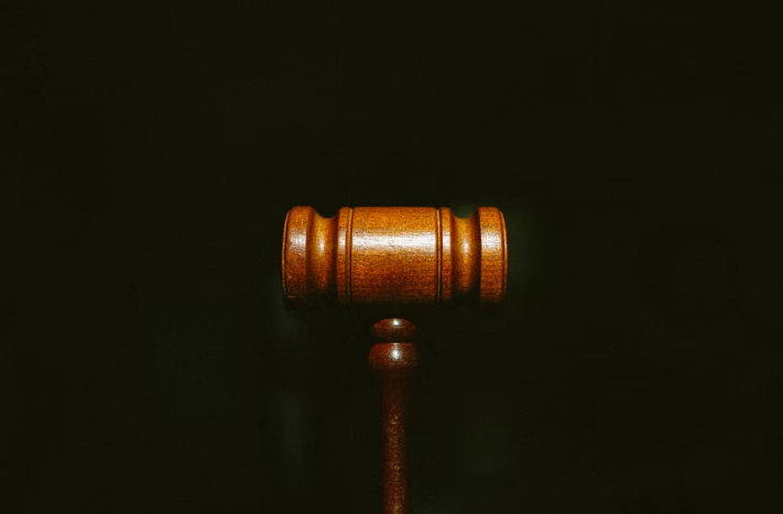 Picture2 Wooden gavel symbolizing court decisions in contested spousal support cases
